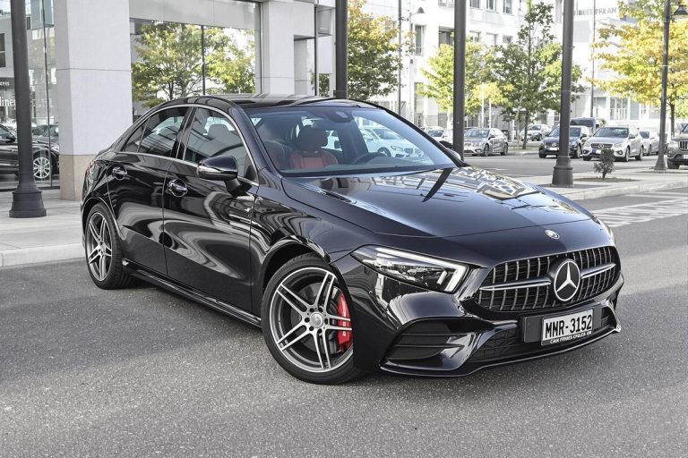 Configurations 2025 Mercedes-Benz Classe A Berline AMG Line