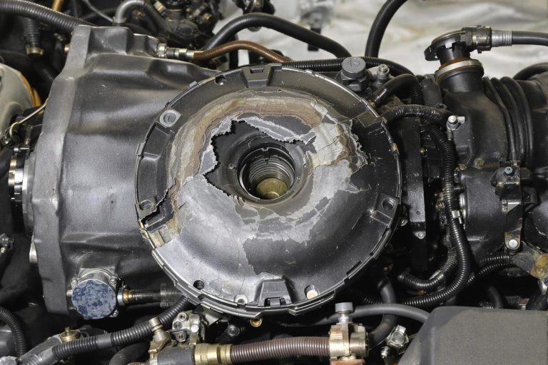 Transmission capuchon anti-poussière gravement détérioré AVG